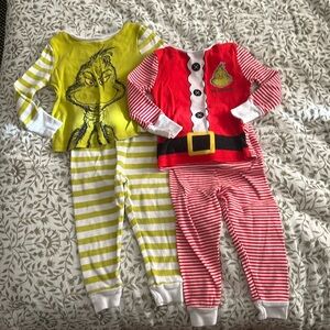 2 pairs Grinch Jammie’s 🎅🏼